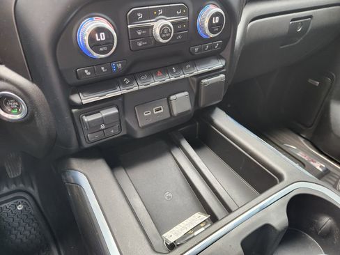 Used 2022 GMC Sierra 1500 AT4 w/ AT4 Preferred Package AWD/4WD image 25