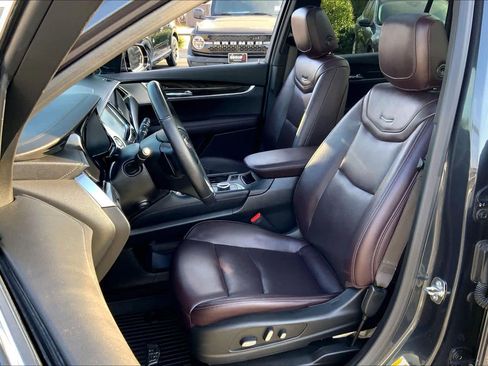 Used 2023 Cadillac XT6 Premium Luxury image 8