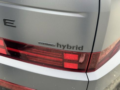 Used 2025 Hyundai Santa Fe Calligraphy image 9