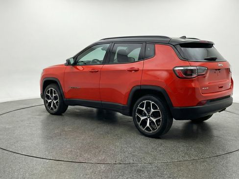 Used 2025 Jeep Compass Limited image 6