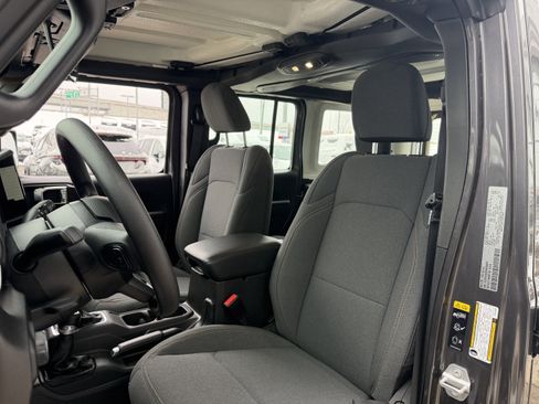 Used 2025 Jeep Wrangler Sport image 29