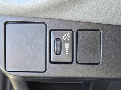 Used 2016 Toyota Yaris L image 21