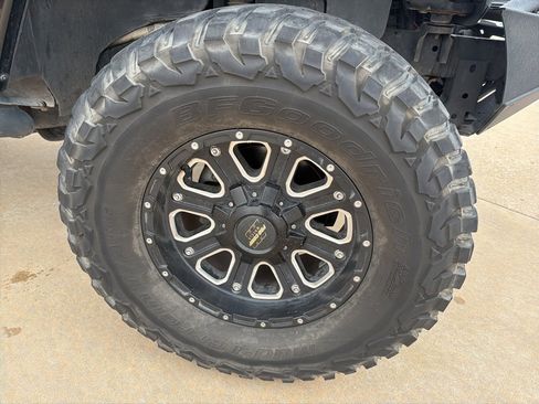 Used 2016 Jeep Wrangler Unlimited Sahara w/ Max Tow Package image 11