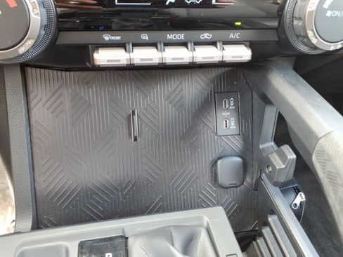 Used 2025 Toyota Tacoma SR5 AWD/4WD image 30