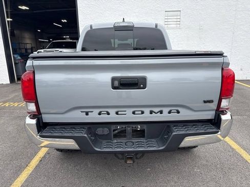 Used 2019 Toyota Tacoma TRD Off-Road AWD/4WD image 5