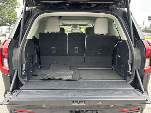 Used 2025 Ford Expedition Active RWD image 14