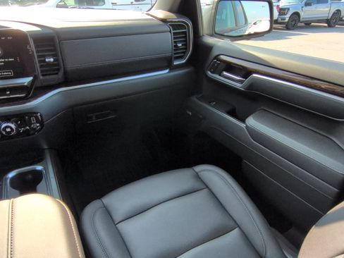 Used 2025 GMC Sierra 1500 Elevation w/ Elevation Premium Package AWD/4WD image 15