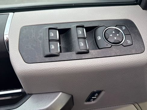 Used 2019 Ford F150 XLT image 12