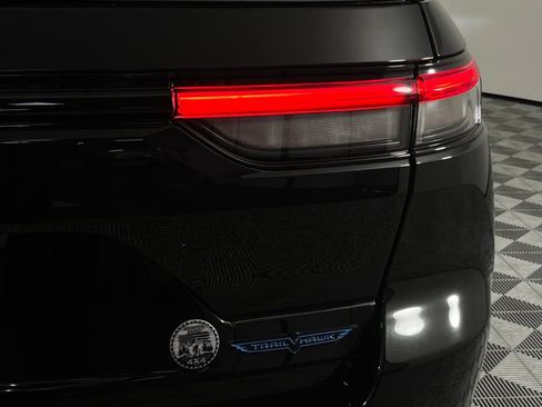 Used 2022 Jeep Grand Cherokee Trailhawk w/ Advanced Protech Group II image 13