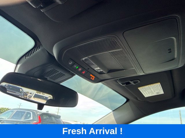 Used 2025 GMC Terrain Elevation w/ Elevation Premium Package AWD/4WD image 9