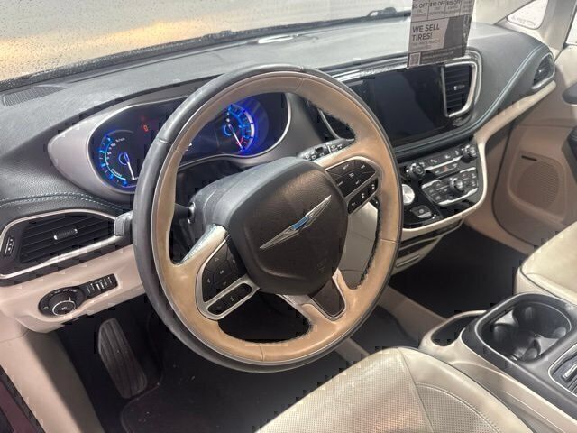 Used 2018 Chrysler Pacifica Limited w/ Advanced Safetytec Group FWD image 12