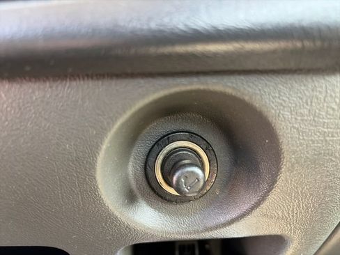 Used 2004 Chevrolet Silverado 1500 4x4 Regular Cab image 19