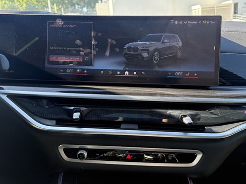Used 2025 BMW X7 xDrive40i w/ M Sport Package AWD/4WD image 31