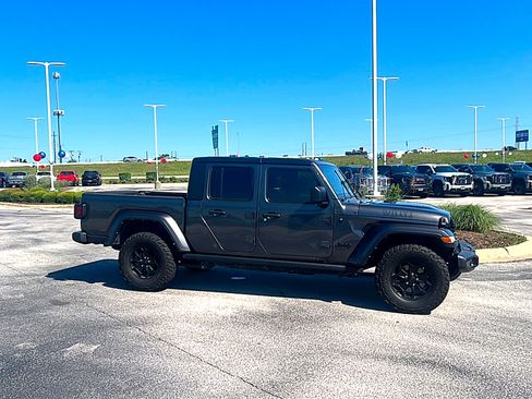 Used 2022 Jeep Gladiator Sport AWD/4WD image 5
