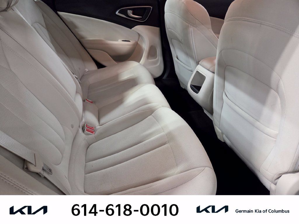 Used 2015 Chrysler 200 Limited FWD image 19