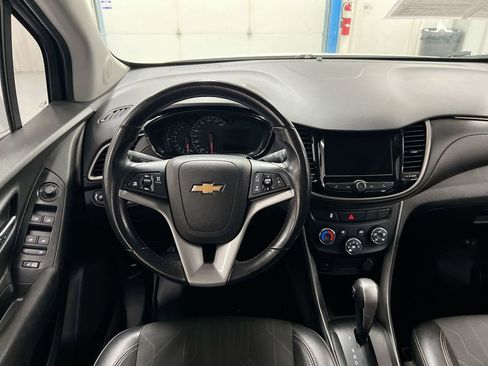 Used 2019 Chevrolet Trax LT w/ LT Convenience Package AWD/4WD image 11