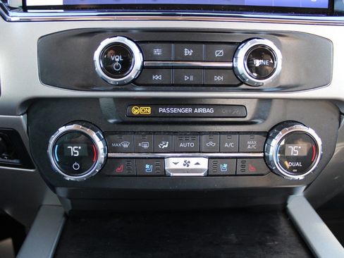 Used 2022 Ford F250 Lariat w/ Lariat Value Package image 32