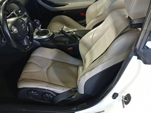Used 2010 Nissan 370Z Touring RWD image 9