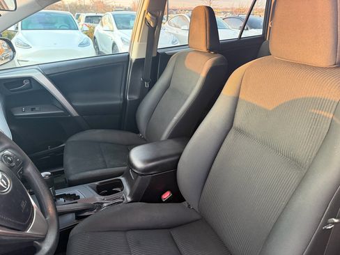 Used 2017 Toyota RAV4 LE image 10