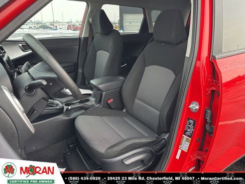Used 2025 Kia Soul LX image 12