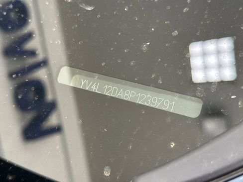 Used 2023 Volvo XC60 B5 Ultimate w/ Climate Package image 3