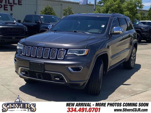 Used 2017 Jeep Grand Cherokee Overland w/ Jeep Active Safety Group AWD/4WD image 3
