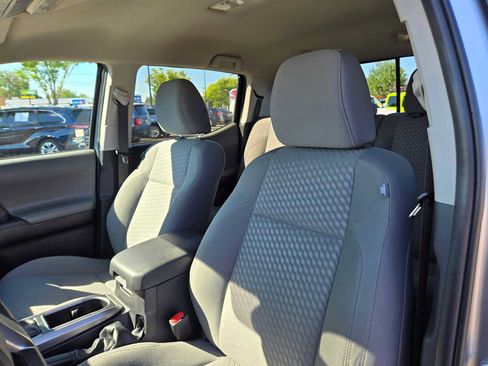 Used 2022 Toyota Tacoma SR5 w/ Black Out Package (TMS) AWD/4WD image 26