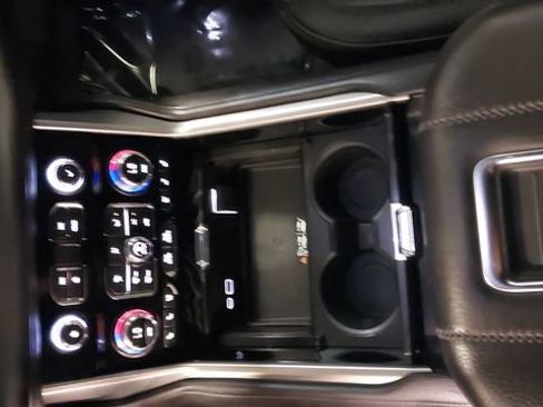 Used 2022 GMC Yukon Denali w/ Denali Ultimate Package AWD/4WD image 29