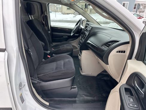 Used 2014 RAM C/V Tradesman image 12