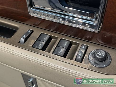 Used 2011 Lincoln Navigator 4WD image 24