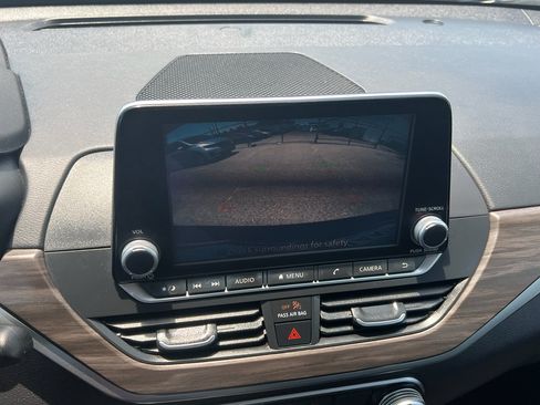 Used 2025 Nissan Altima 2.5 SV FWD image 29