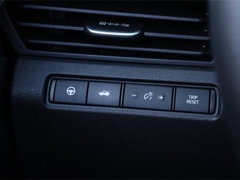 Certified 2024 Nissan Altima 2.0 SR image 19