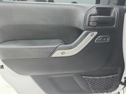 Used 2016 Jeep Wrangler Sahara w/ Connectivity Group AWD/4WD image 31