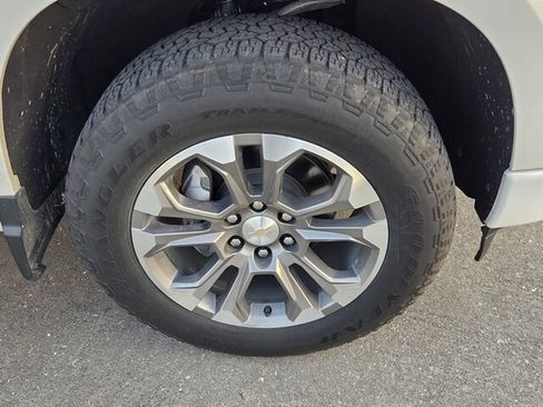 Used 2024 Chevrolet Silverado 1500 High Country w/ Z71 Off-Road Package image 15