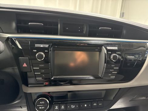 Used 2016 Toyota Corolla LE image 10