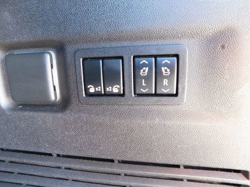 Used 2021 GMC Yukon XL AT4 w/ AT4 Premium Plus Package AWD/4WD image 28