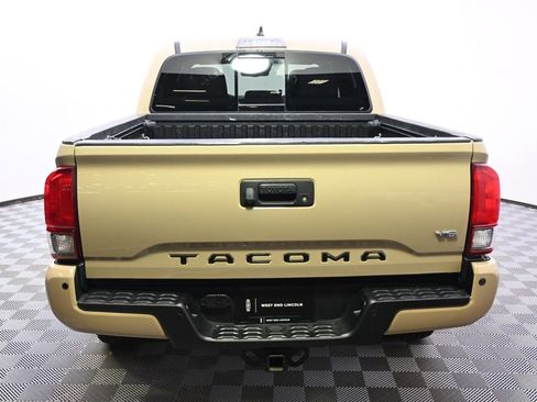 Used 2019 Toyota Tacoma TRD Sport w/ Technology Package AWD/4WD image 5