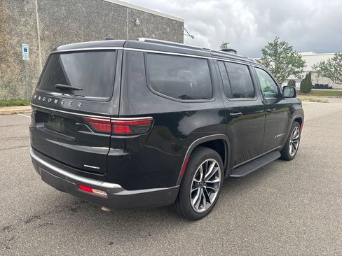 Used 2022 Jeep Wagoneer Series II w/ Convenience Group I AWD/4WD image 7
