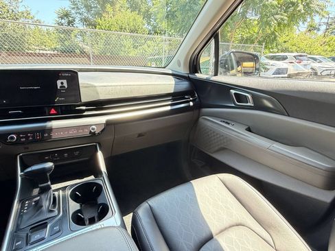 Used 2026 Kia Carnival FWD image 36