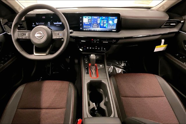 New 2026 Nissan Kicks SR w/ Cold Weather Package FWD image 6
