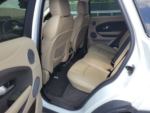 Used 2017 Land Rover Range Rover Evoque SE image 6