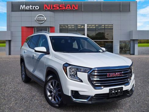 Used 2024 GMC Terrain SLT image 1