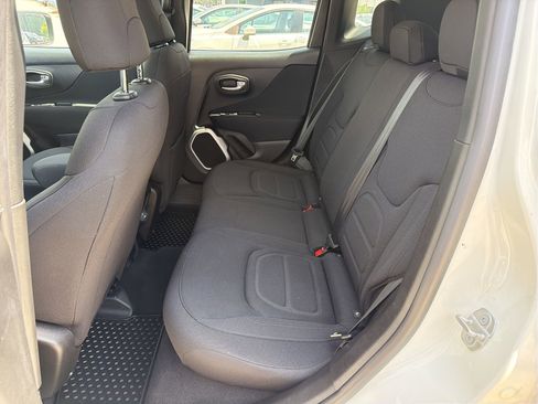 Used 2018 Jeep Renegade Latitude w/ Advanced Technology Group FWD image 15