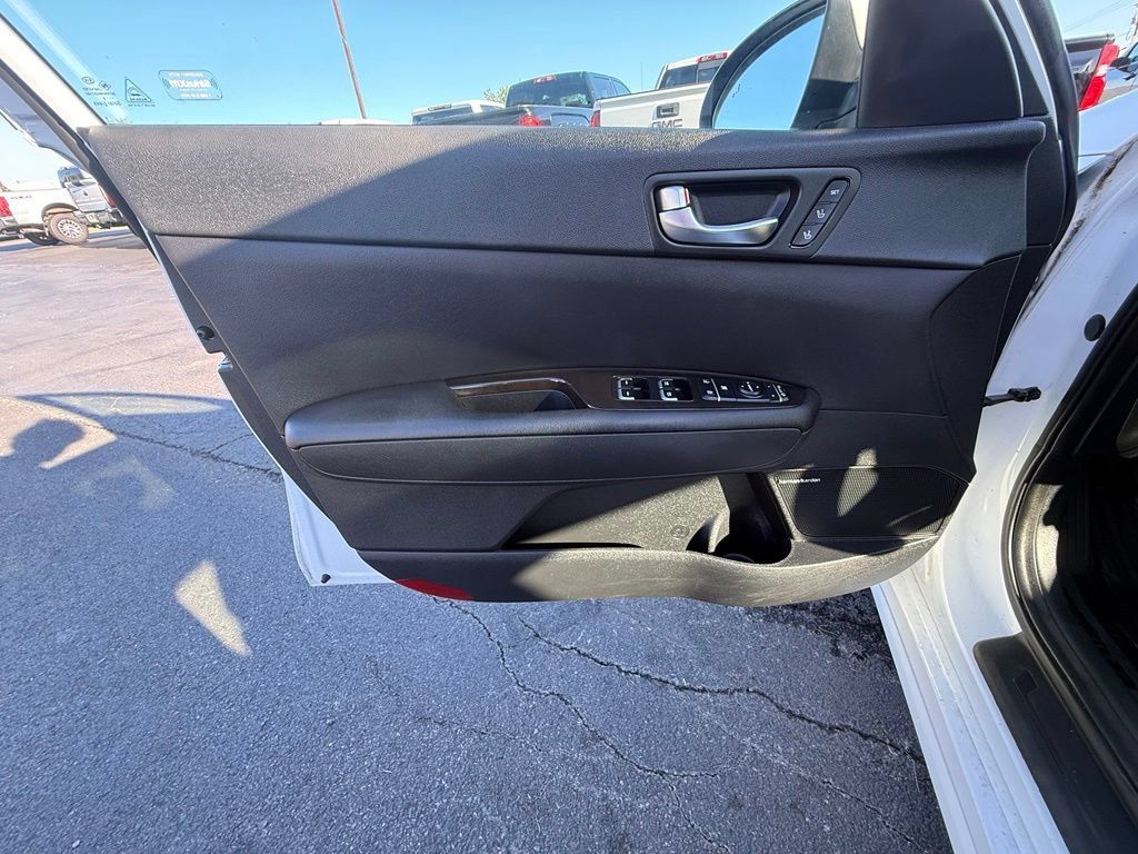 Used 2016 Kia Optima EX w/ Premium Package FWD image 11