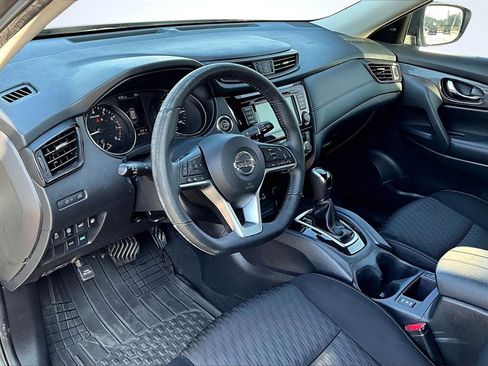 Used 2019 Nissan Rogue SV image 14