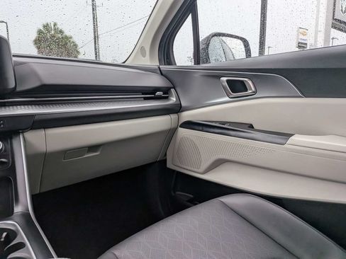 Used 2024 Kia Carnival LX FWD image 18