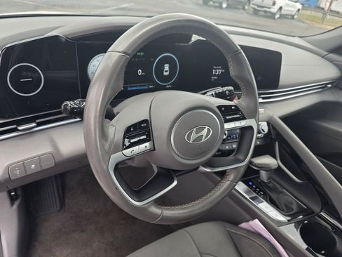 Used 2025 Hyundai Elantra SEL FWD image 10