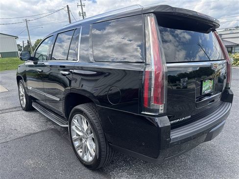Used 2017 Cadillac Escalade Luxury AWD/4WD image 6
