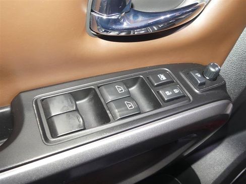 Used 2019 Nissan Titan Platinum Reserve AWD/4WD image 20