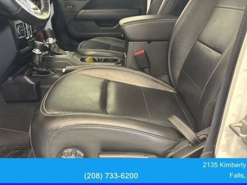 Used 2022 Jeep Wrangler Unlimited Sahara w/ Cold Weather Group image 15